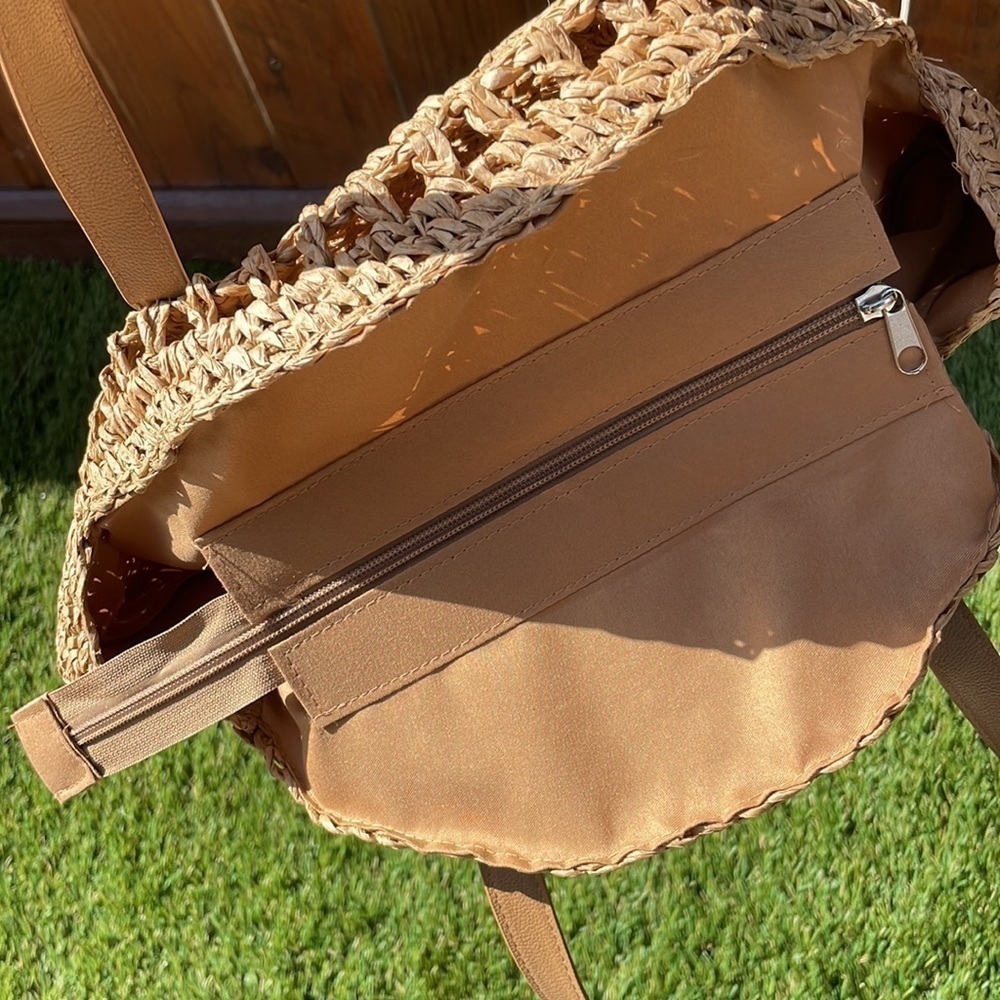 Raffia Bag Tote, Round Bag, Straw Handbag Used - Picture 6 of 7